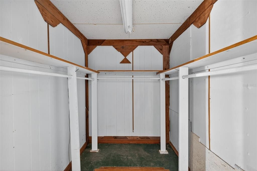 For Sale: $200,000 (3 beds, 2 baths, 1344 Square Feet)