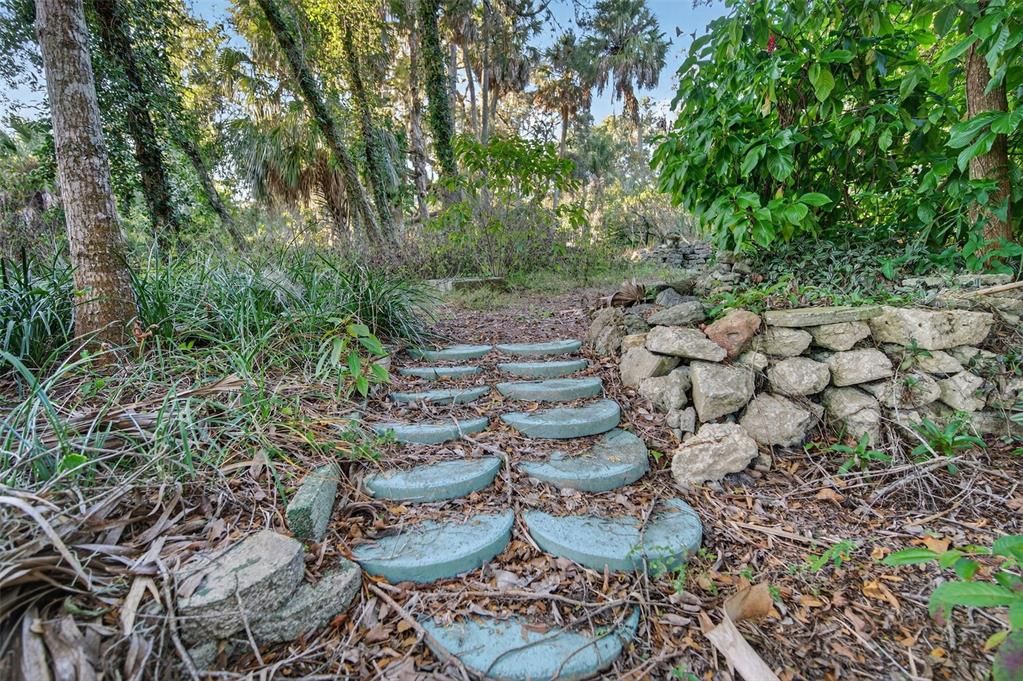 For Sale: $200,000 (3 beds, 2 baths, 1344 Square Feet)