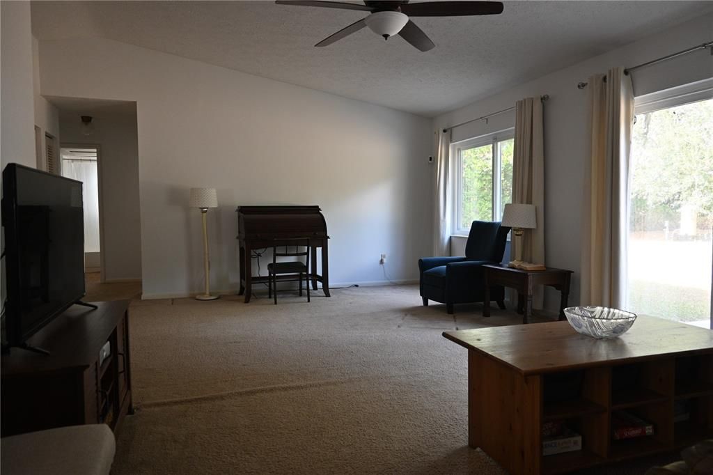 Activo con contrato: $380,000 (3 camas, 2 baños, 1620 Pies cuadrados)