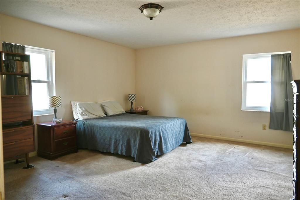 Activo con contrato: $380,000 (3 camas, 2 baños, 1620 Pies cuadrados)