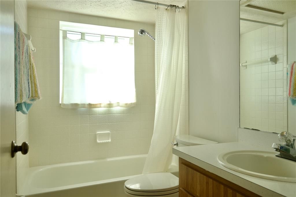 Activo con contrato: $380,000 (3 camas, 2 baños, 1620 Pies cuadrados)