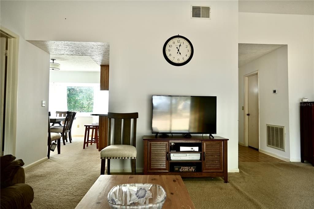 Activo con contrato: $380,000 (3 camas, 2 baños, 1620 Pies cuadrados)