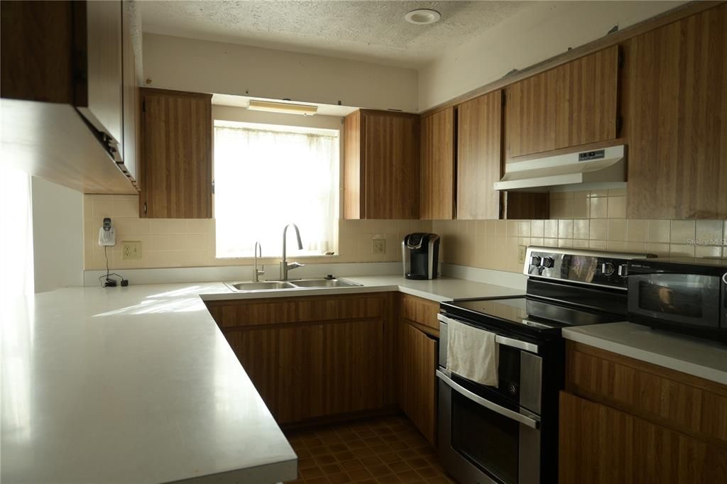 Activo con contrato: $380,000 (3 camas, 2 baños, 1620 Pies cuadrados)