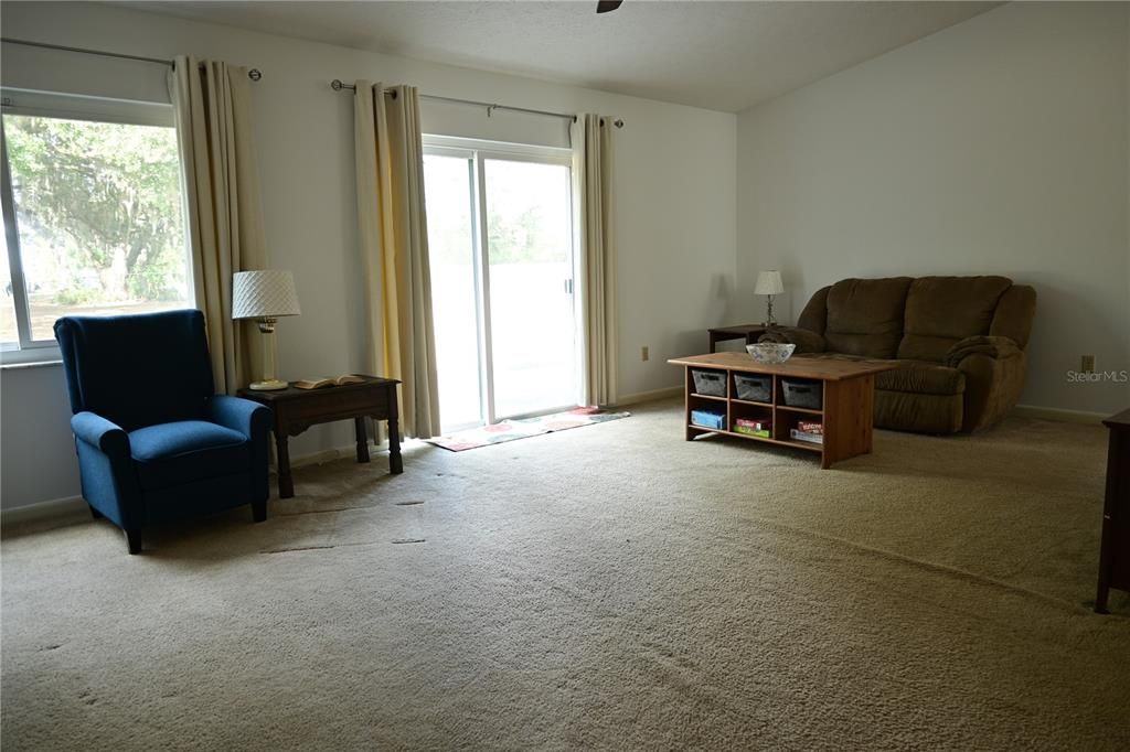 Activo con contrato: $380,000 (3 camas, 2 baños, 1620 Pies cuadrados)