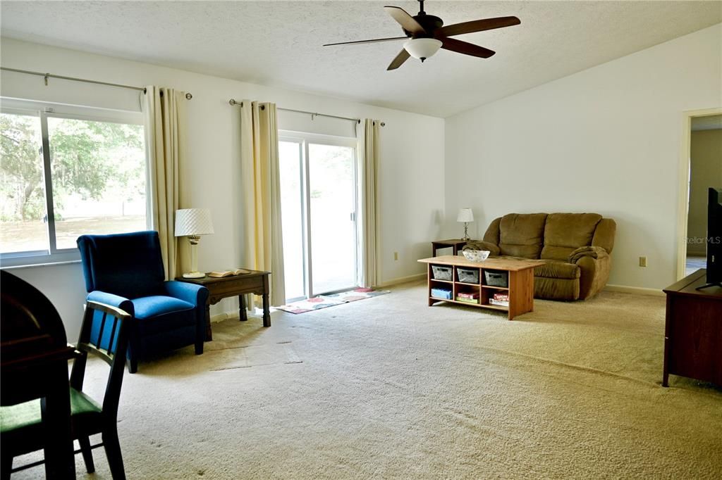 Activo con contrato: $380,000 (3 camas, 2 baños, 1620 Pies cuadrados)