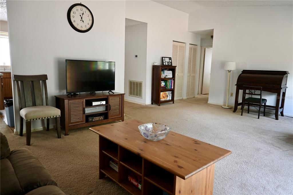 Activo con contrato: $380,000 (3 camas, 2 baños, 1620 Pies cuadrados)