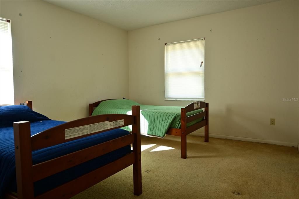 Activo con contrato: $380,000 (3 camas, 2 baños, 1620 Pies cuadrados)