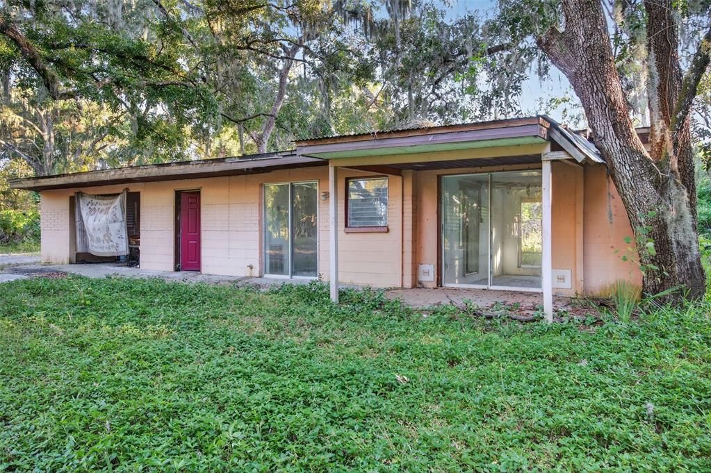 For Sale: $275,000 (6 beds, 3 baths, 3028 Square Feet)