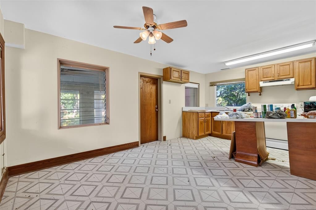 For Sale: $275,000 (6 beds, 3 baths, 3028 Square Feet)