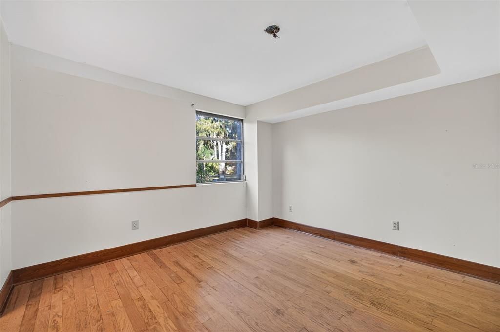 For Sale: $275,000 (6 beds, 3 baths, 3028 Square Feet)