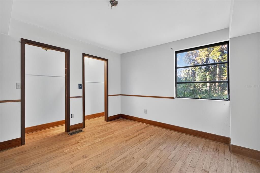 For Sale: $275,000 (6 beds, 3 baths, 3028 Square Feet)