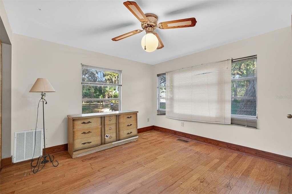 For Sale: $275,000 (6 beds, 3 baths, 3028 Square Feet)