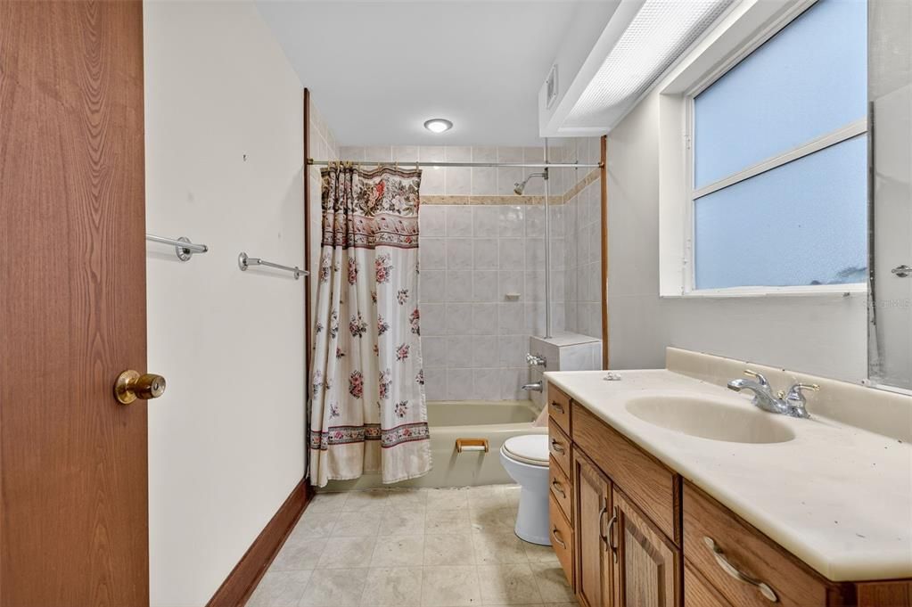 For Sale: $275,000 (6 beds, 3 baths, 3028 Square Feet)