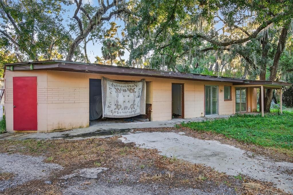 For Sale: $275,000 (6 beds, 3 baths, 3028 Square Feet)