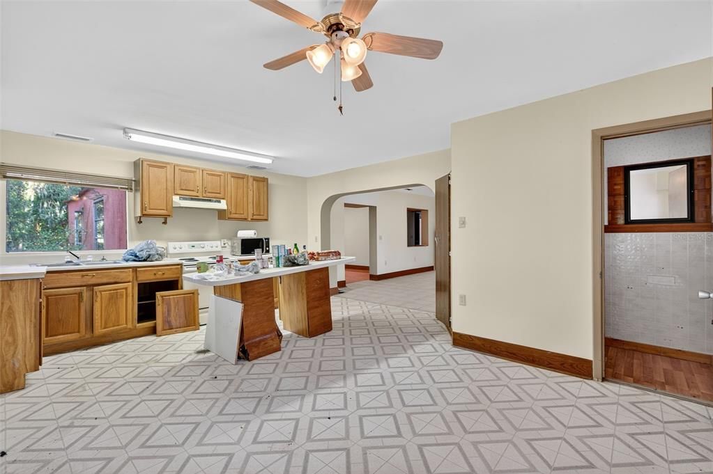 For Sale: $275,000 (6 beds, 3 baths, 3028 Square Feet)