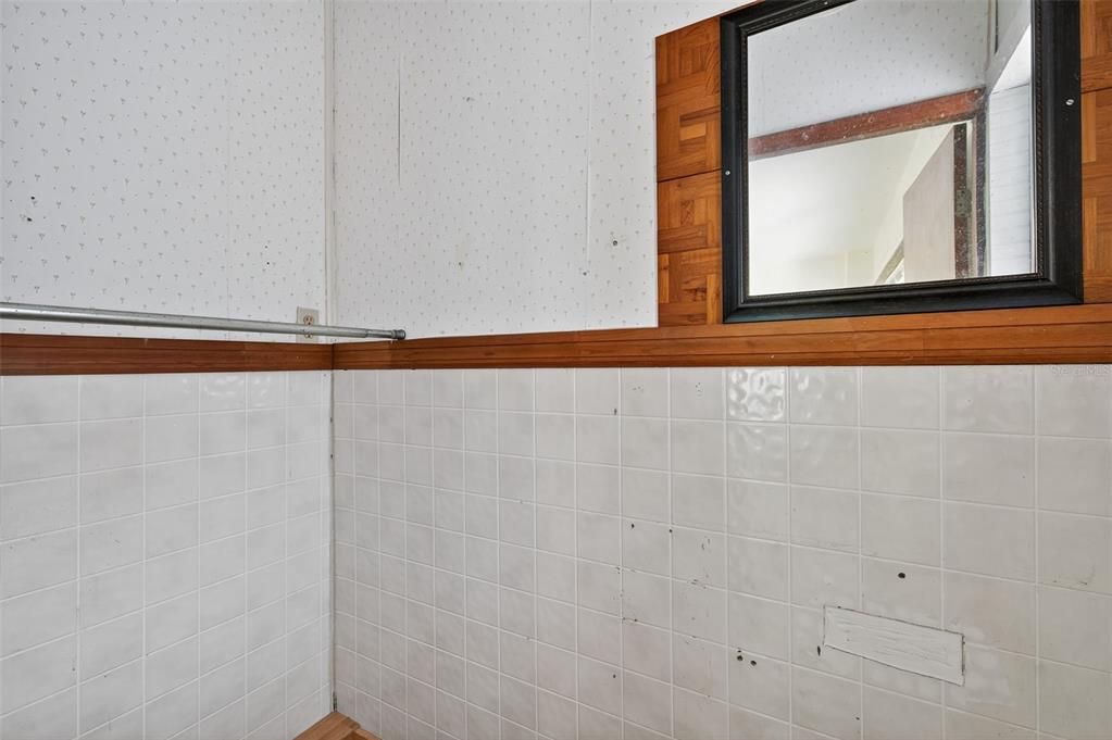 For Sale: $275,000 (6 beds, 3 baths, 3028 Square Feet)