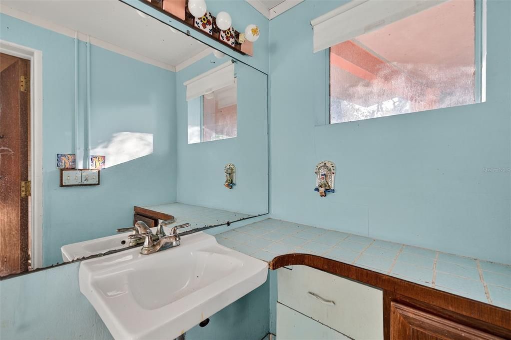 For Sale: $275,000 (6 beds, 3 baths, 3028 Square Feet)