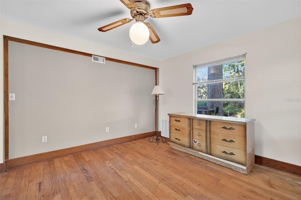 For Sale: $275,000 (6 beds, 3 baths, 3028 Square Feet)