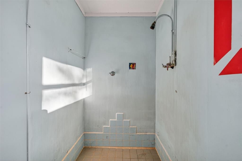 For Sale: $275,000 (6 beds, 3 baths, 3028 Square Feet)