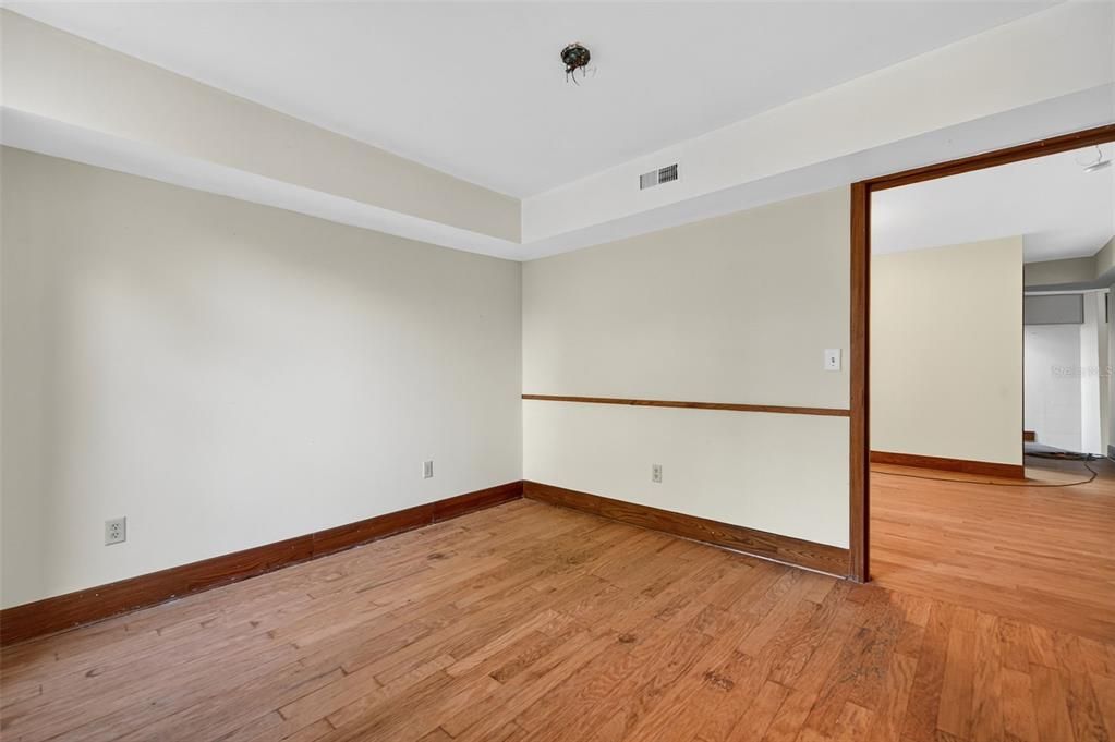 For Sale: $275,000 (6 beds, 3 baths, 3028 Square Feet)