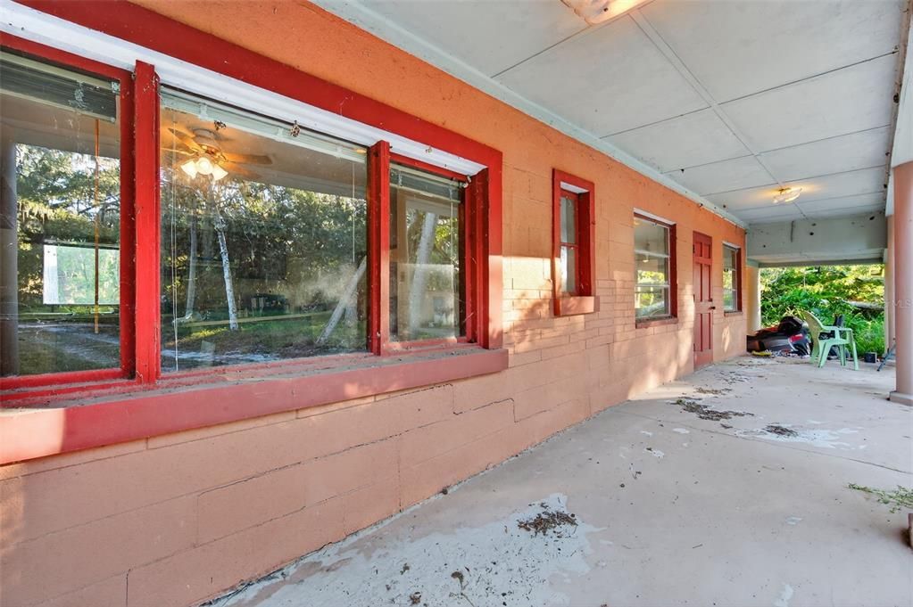 For Sale: $275,000 (6 beds, 3 baths, 3028 Square Feet)