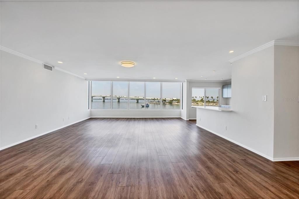 待售: $950,000 (2 贝兹, 2 浴室, 1454 平方英尺)