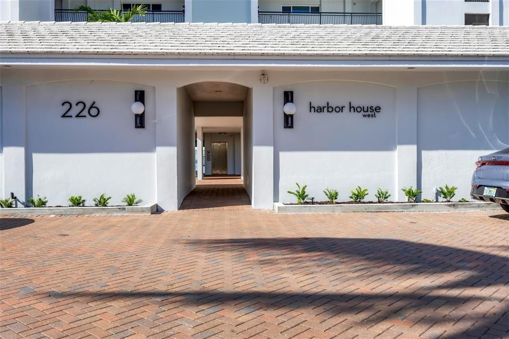 待售: $950,000 (2 贝兹, 2 浴室, 1454 平方英尺)