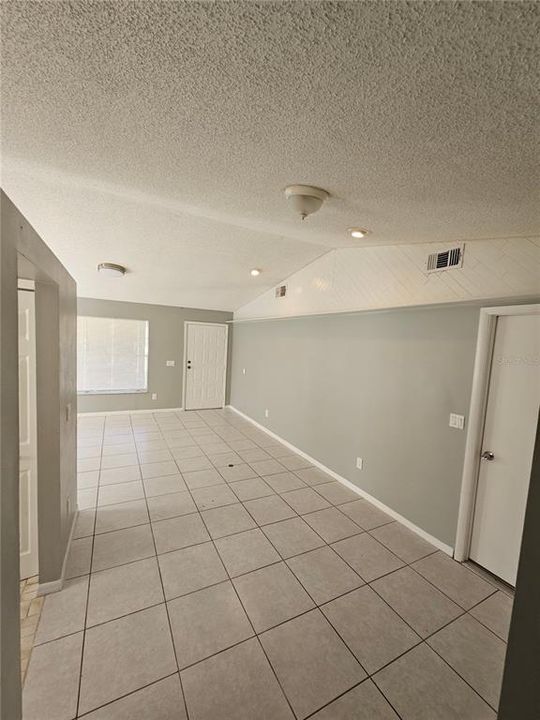 For Rent: $1,899 (2 beds, 2 baths, 930 Square Feet)