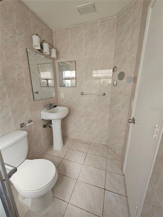 For Rent: $1,899 (2 beds, 2 baths, 930 Square Feet)