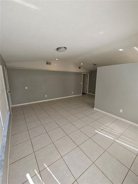 For Rent: $1,899 (2 beds, 2 baths, 930 Square Feet)