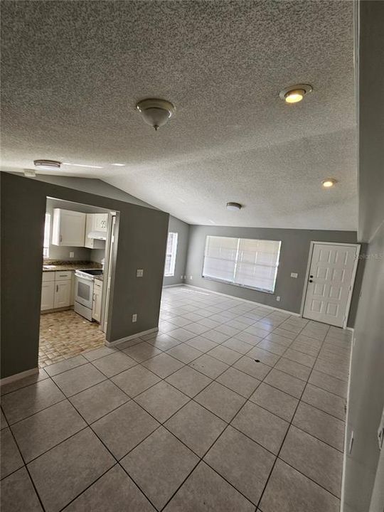 For Rent: $1,899 (2 beds, 2 baths, 930 Square Feet)