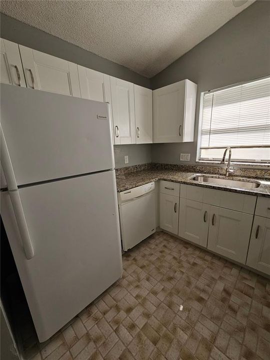 For Rent: $1,899 (2 beds, 2 baths, 930 Square Feet)