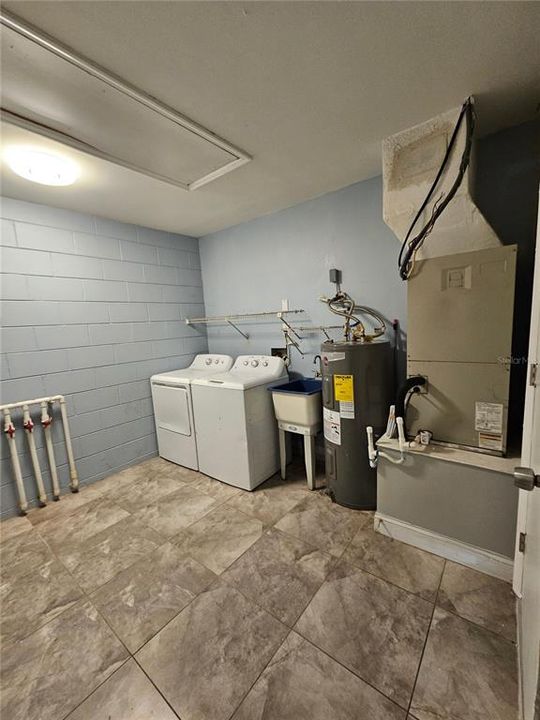 For Rent: $1,899 (2 beds, 2 baths, 930 Square Feet)