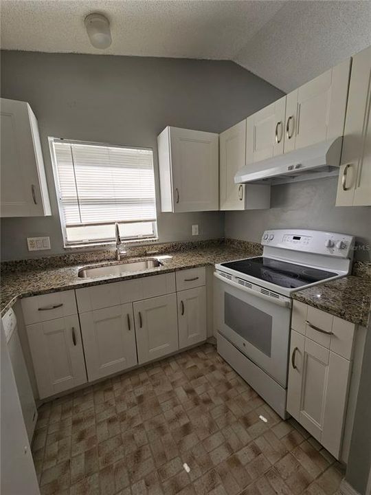 For Rent: $1,899 (2 beds, 2 baths, 930 Square Feet)