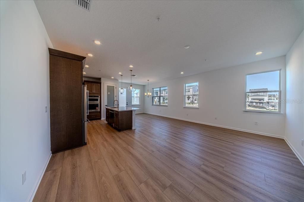 出租: $2,850 (4 贝兹, 3 浴室, 2031 平方英尺)