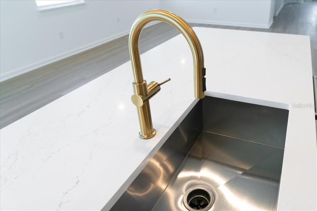 出租: $2,850 (4 贝兹, 3 浴室, 2031 平方英尺)