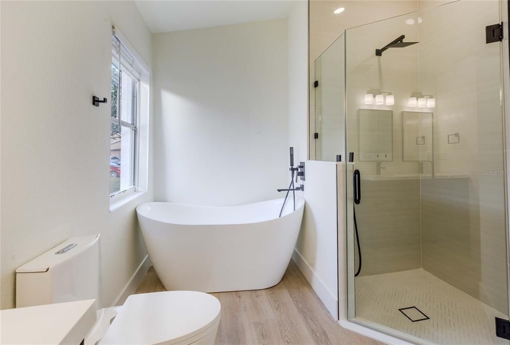 Active With Contract: $369,000 (4 beds, 3 baths, 1810 Square Feet)