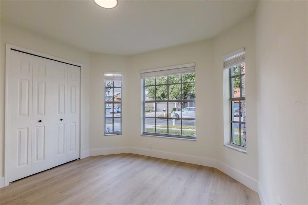 Active With Contract: $369,000 (4 beds, 3 baths, 1810 Square Feet)