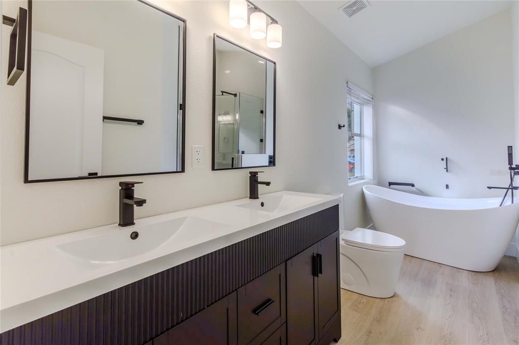 Active With Contract: $369,000 (4 beds, 3 baths, 1810 Square Feet)