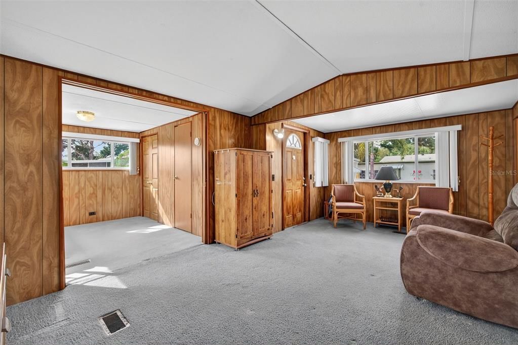 For Sale: $119,000 (3 beds, 2 baths, 928 Square Feet)