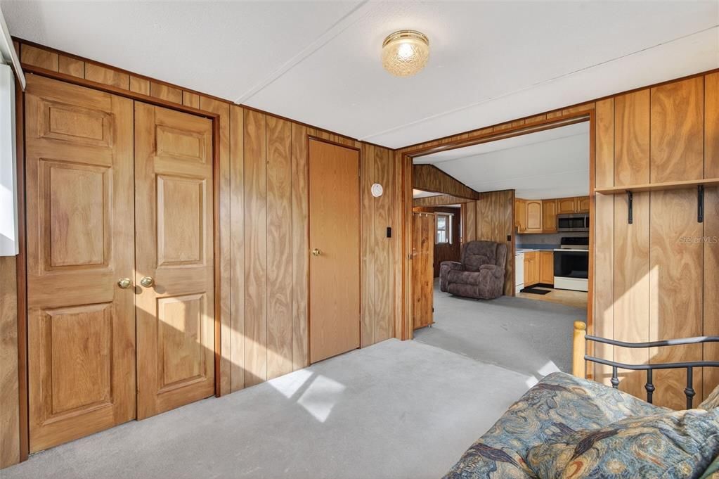 For Sale: $119,000 (3 beds, 2 baths, 928 Square Feet)