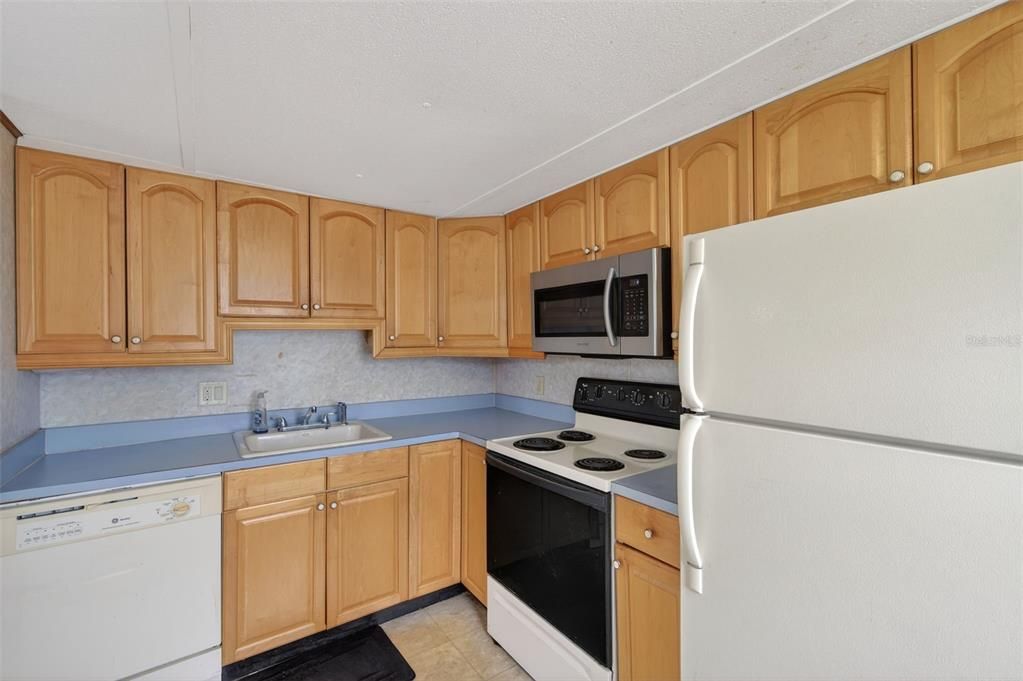 For Sale: $119,000 (3 beds, 2 baths, 928 Square Feet)