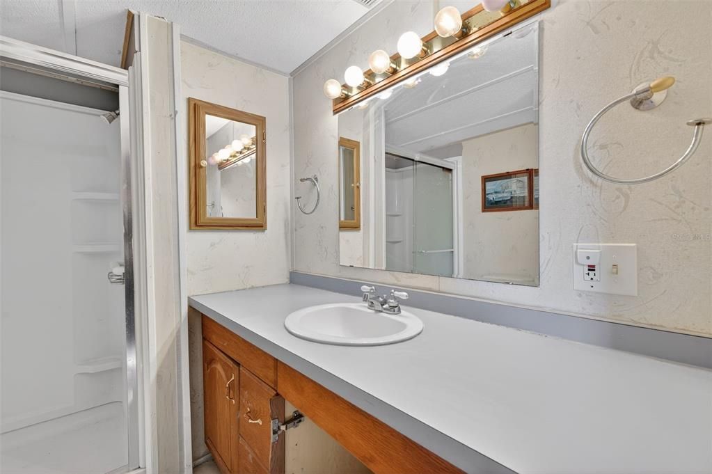 For Sale: $119,000 (3 beds, 2 baths, 928 Square Feet)