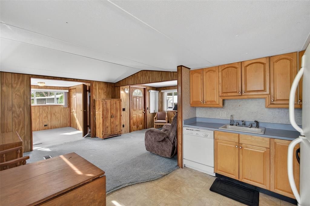 For Sale: $119,000 (3 beds, 2 baths, 928 Square Feet)