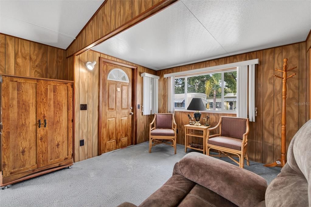 For Sale: $119,000 (3 beds, 2 baths, 928 Square Feet)