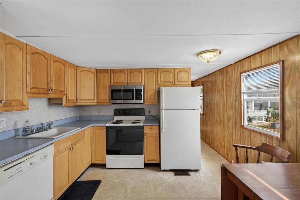 For Sale: $119,000 (3 beds, 2 baths, 928 Square Feet)