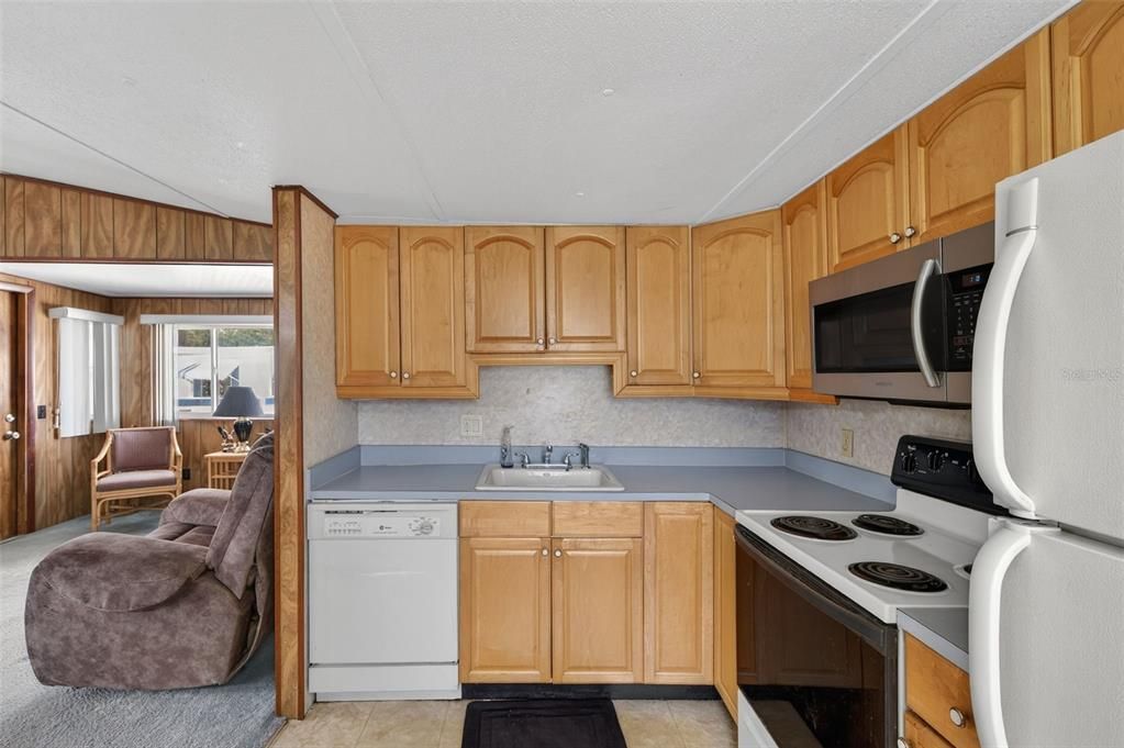 For Sale: $119,000 (3 beds, 2 baths, 928 Square Feet)