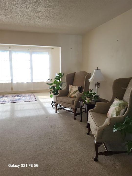 待售: $105,000 (1 贝兹, 1 浴室, 880 平方英尺)