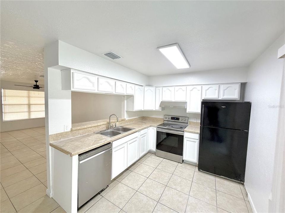 For Rent: $1,850 (2 beds, 2 baths, 953 Square Feet)