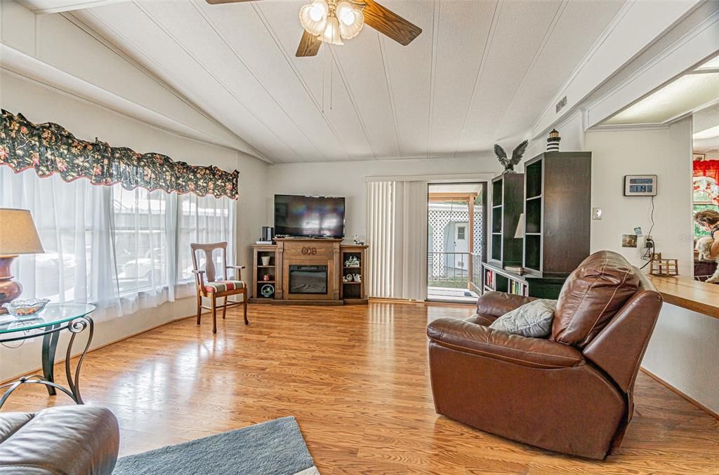 En Venta: $175,000 (2 camas, 2 baños, 1248 Pies cuadrados)